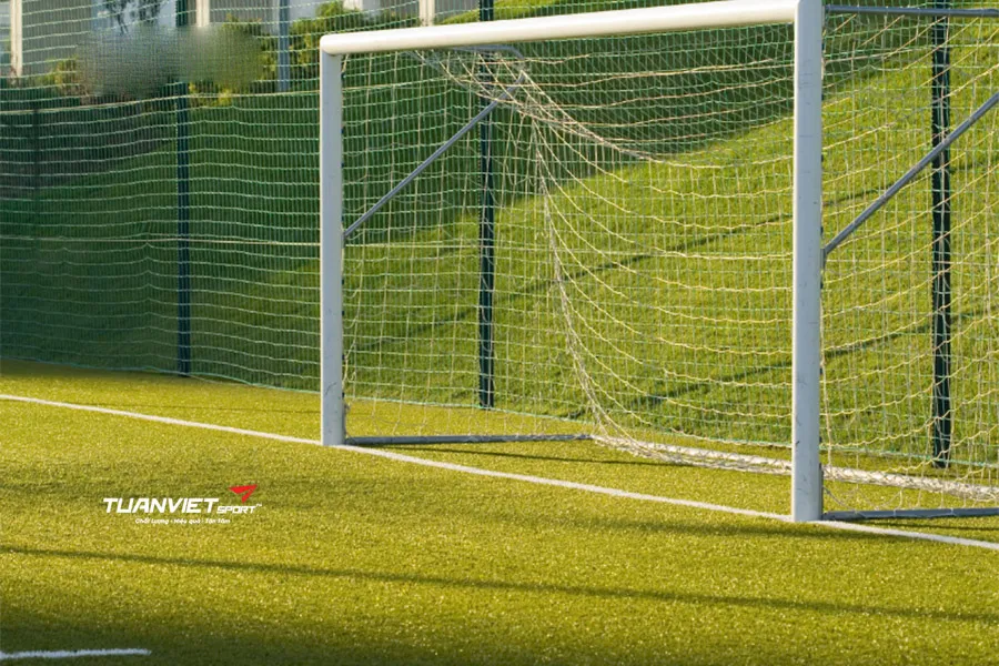 Chi ph&iacute; v&agrave; quy tr&igrave;nh thi c&ocirc;ng lưới s&acirc;n b&oacute;ng đ&aacute; mini đ&uacute;ng ti&ecirc;u chuẩn