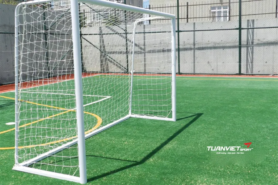 Chi ph&iacute; v&agrave; quy tr&igrave;nh thi c&ocirc;ng lưới s&acirc;n b&oacute;ng đ&aacute; mini đ&uacute;ng ti&ecirc;u chuẩn