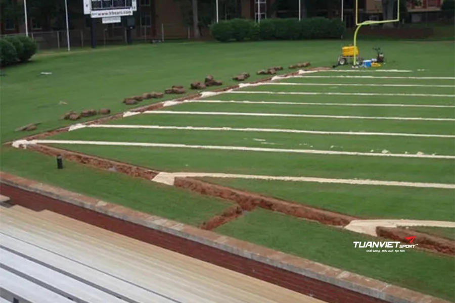 Những hạng mục thi c&ocirc;ng s&acirc;n b&oacute;ng cỏ nh&acirc;n tạo quan trọng cần biết