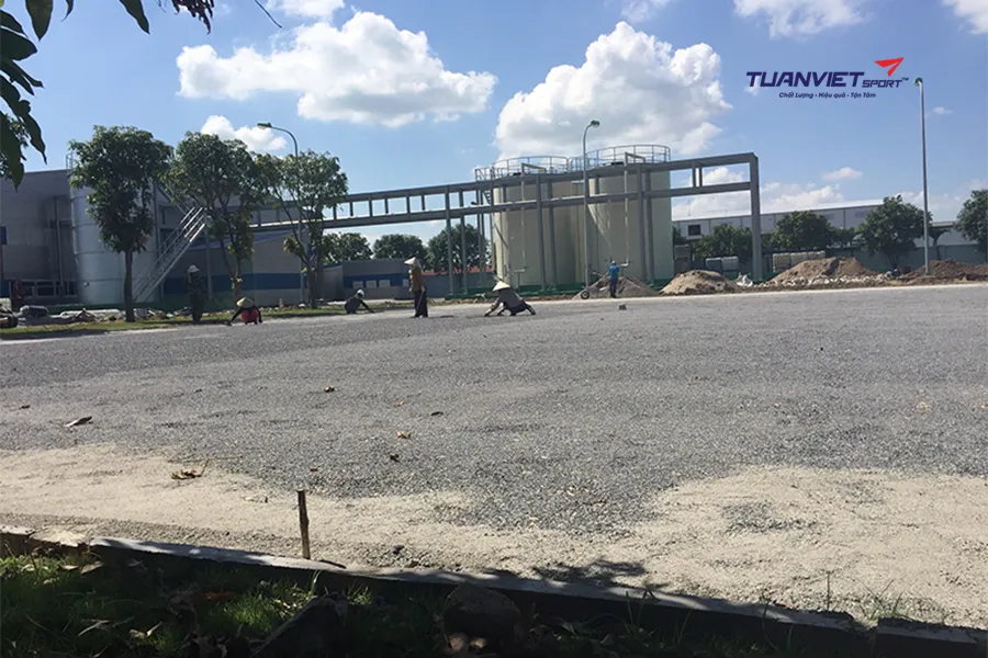 Quy tr&igrave;nh thi c&ocirc;ng nền hạ s&acirc;n b&oacute;ng đ&aacute; đạt chuẩn kỹ thuật v&agrave; độ bền cao
