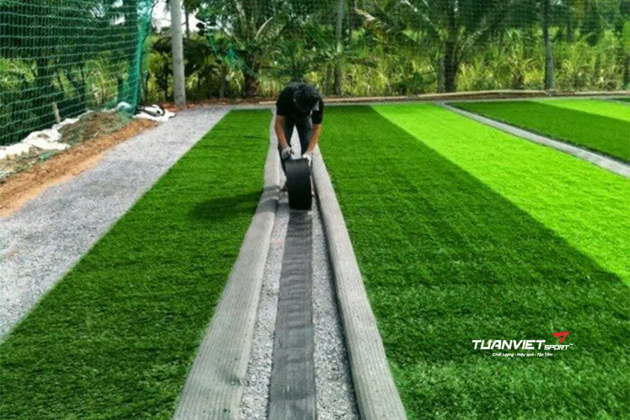 Quy tr&igrave;nh thi c&ocirc;ng nền hạ s&acirc;n b&oacute;ng đ&aacute; đạt chuẩn kỹ thuật v&agrave; độ bền cao