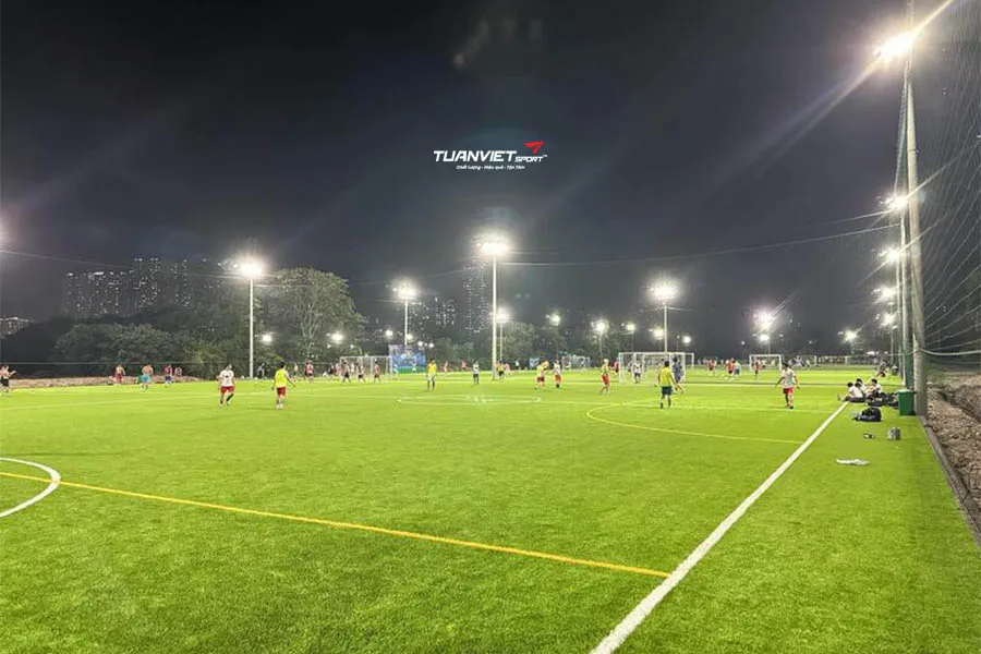 Thiết kế chiếu s&aacute;ng s&acirc;n b&oacute;ng đ&aacute; đạt chuẩn FIFA cho mọi quy m&ocirc; s&acirc;n