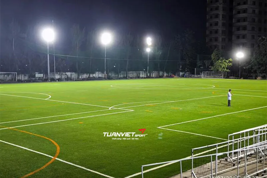 Thiết kế chiếu s&aacute;ng s&acirc;n b&oacute;ng đ&aacute; đạt chuẩn FIFA cho mọi quy m&ocirc; s&acirc;n
