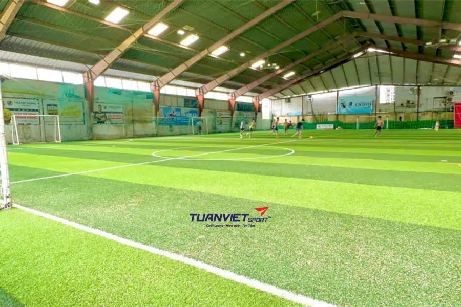 &Yacute; tưởng thiết kế s&acirc;n cỏ nh&acirc;n tạo kết hợp s&acirc;n b&oacute;ng mini tại resort