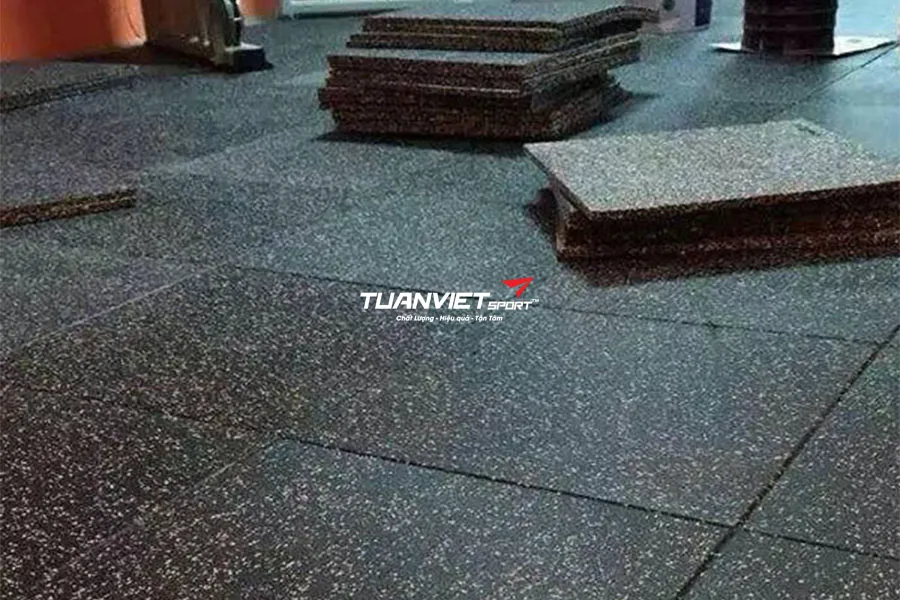 Bí quyết vệ sinh và bảo dưỡng sàn phòng gym chống trơn trượt hiệu quả