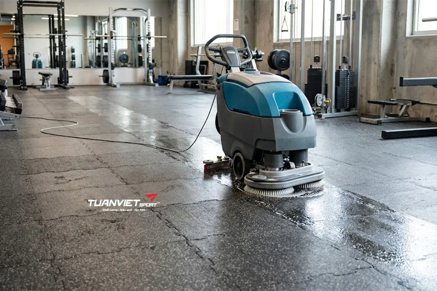 Bí quyết vệ sinh và bảo dưỡng sàn phòng gym chống trơn trượt hiệu quả