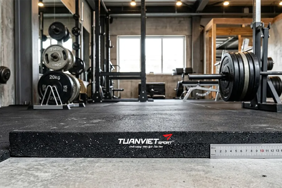 Độ d&agrave;y s&agrave;n cao su cho ph&ograve;ng gym n&ecirc;n chọn bao nhi&ecirc;u cho từng khu vực?