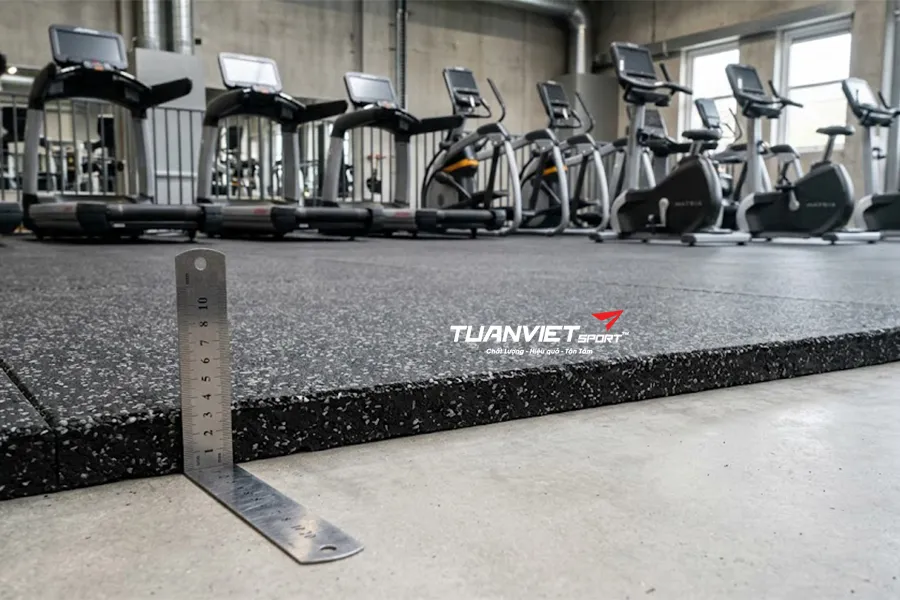 Độ d&agrave;y s&agrave;n cao su cho ph&ograve;ng gym n&ecirc;n chọn bao nhi&ecirc;u cho từng khu vực?