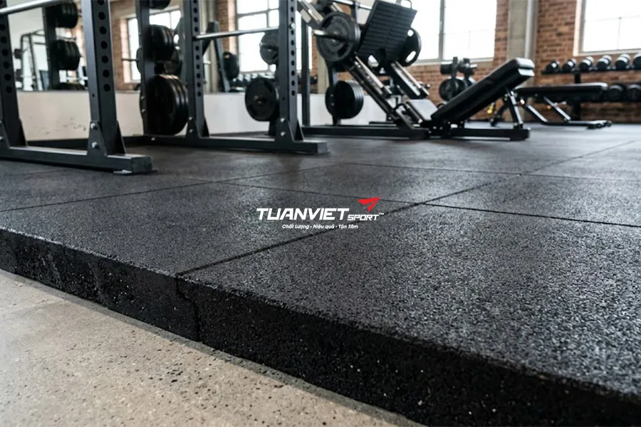 Độ d&agrave;y s&agrave;n cao su cho ph&ograve;ng gym n&ecirc;n chọn bao nhi&ecirc;u cho từng khu vực?