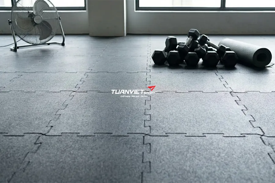 Hướng dẫn cách vệ sinh gạch cao su đơn giản hiệu quả cho mọi không gian