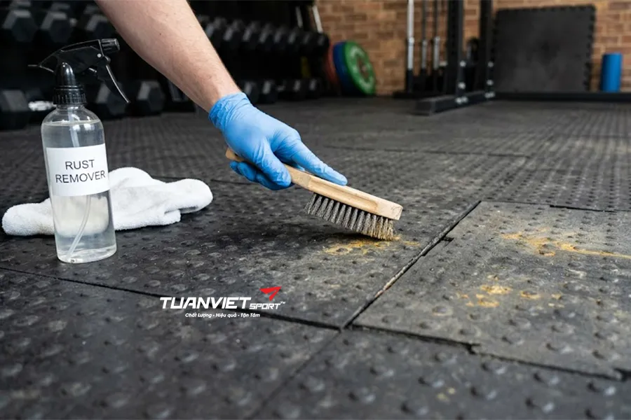 Hướng dẫn cách vệ sinh gạch cao su đơn giản hiệu quả cho mọi không gian