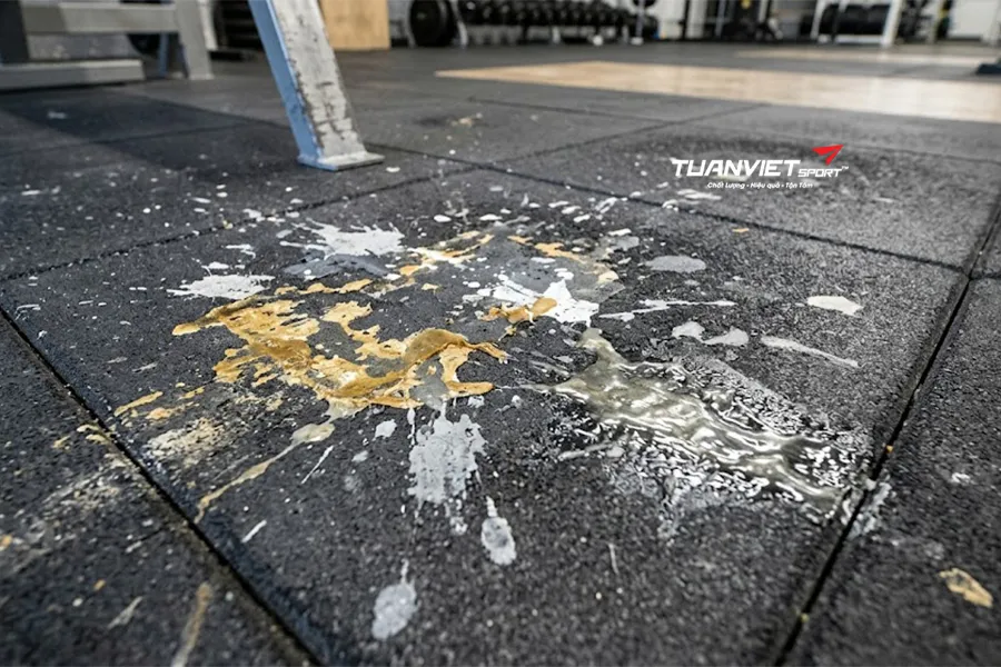 Hướng dẫn cách vệ sinh gạch cao su đơn giản hiệu quả cho mọi không gian