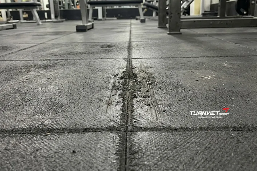 Hướng dẫn cách vệ sinh gạch cao su đơn giản hiệu quả cho mọi không gian