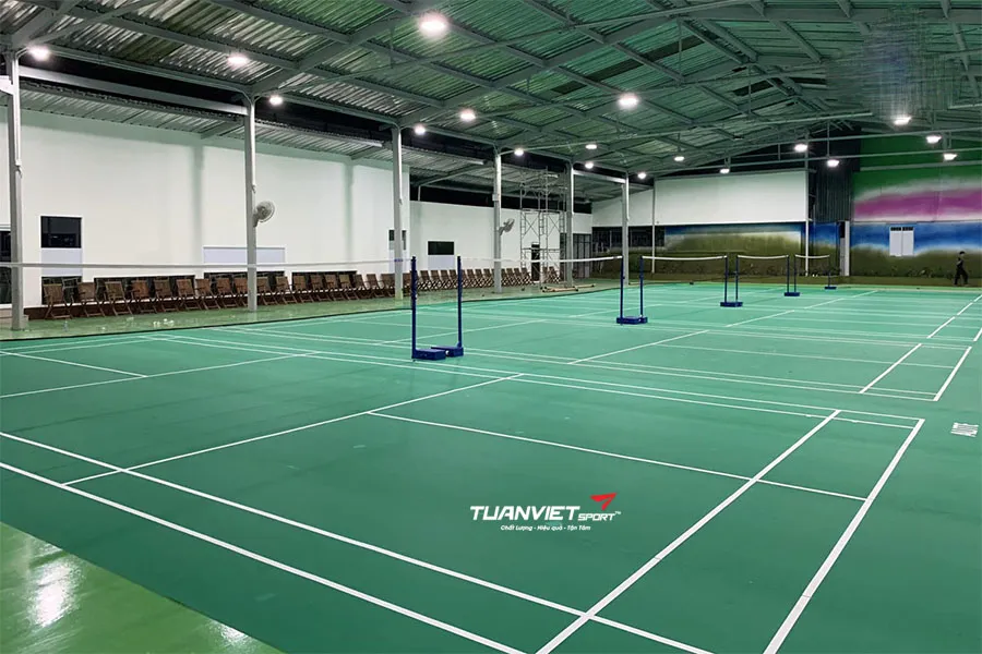 Báo giá làm sân cầu lông chi tiết theo từng hạng mục thi công
