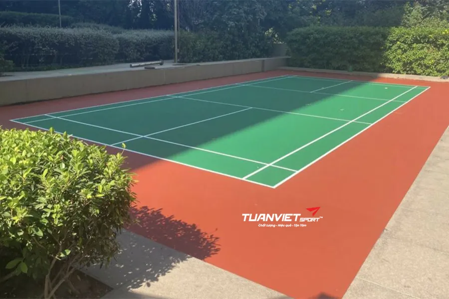 Hướng dẫn thi công sân cầu lông ngoài trời đúng kỹ thuật và an toàn