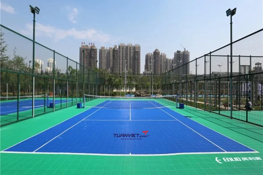 Hướng dẫn thi công sân cầu lông ngoài trời đúng kỹ thuật và an toàn