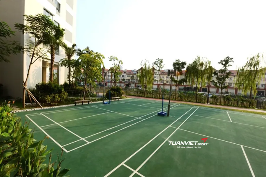 Hướng dẫn thi công sân cầu lông ngoài trời đúng kỹ thuật và an toàn