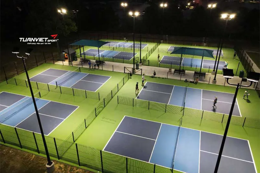 Hướng dẫn thi công sân cầu lông ngoài trời đúng kỹ thuật và an toàn