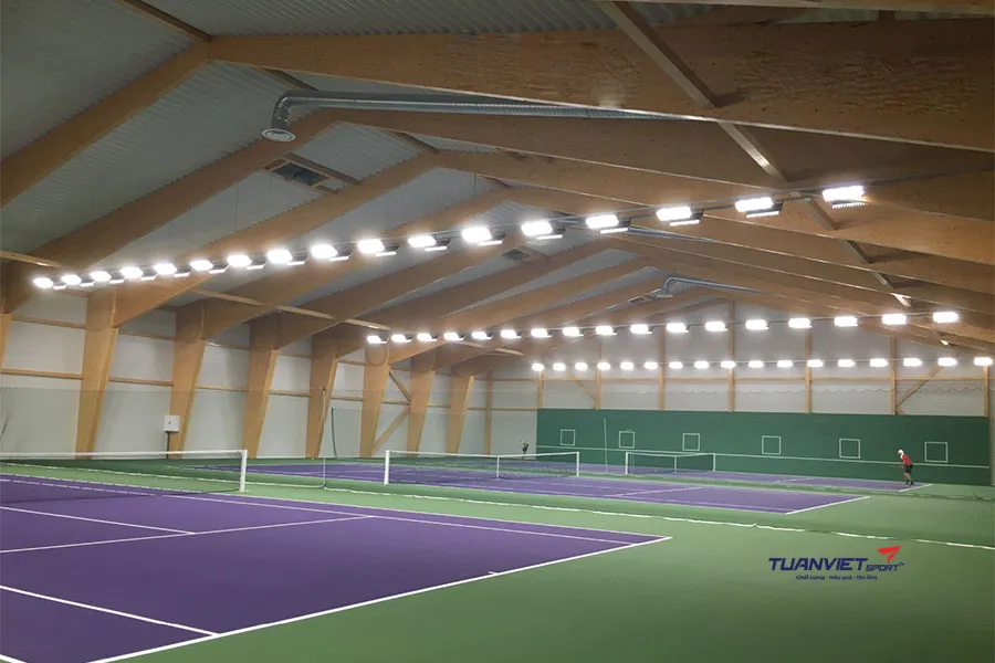 Lắp đặt đ&egrave;n LED s&acirc;n cầu l&ocirc;ng thế n&agrave;o để đủ s&aacute;ng v&agrave; kh&ocirc;ng bị l&oacute;a