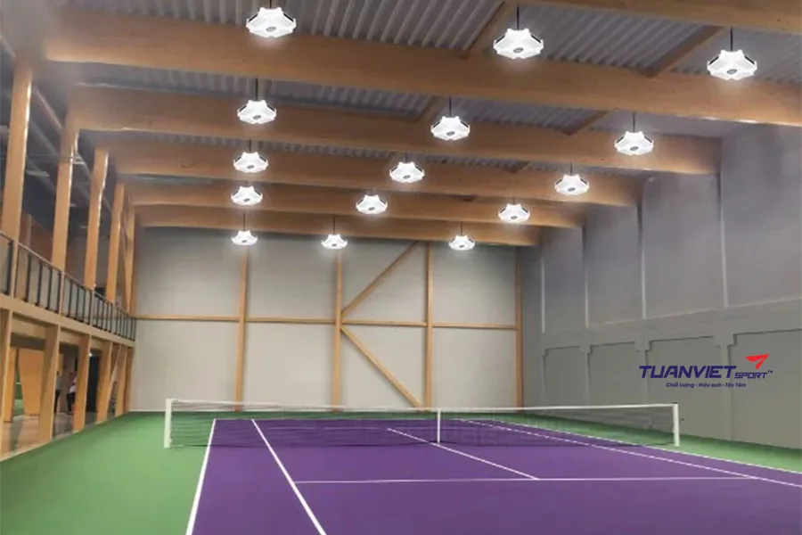 Lắp đặt đ&egrave;n LED s&acirc;n cầu l&ocirc;ng thế n&agrave;o để đủ s&aacute;ng v&agrave; kh&ocirc;ng bị l&oacute;a