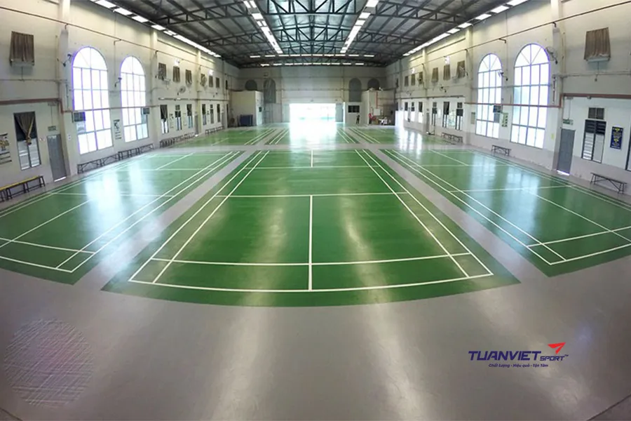 Thi c&ocirc;ng thảm s&acirc;n cầu l&ocirc;ng: Quy tr&igrave;nh ti&ecirc;u chuẩn v&agrave; những lưu &yacute; quan trọng