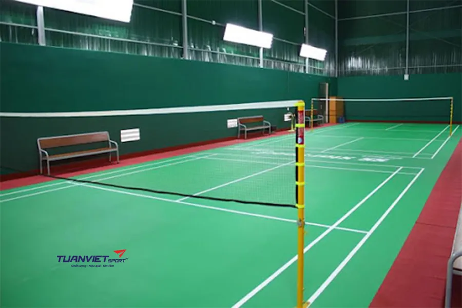 Ti&ecirc;u chuẩn chiếu s&aacute;ng s&acirc;n cầu l&ocirc;ng v&agrave; c&aacute;c loại đ&egrave;n pha LED phổ biến hiện nay