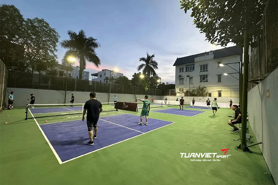 Hướng dẫn cải tạo s&acirc;n cũ th&agrave;nh s&acirc;n pickleball từ A đến Z