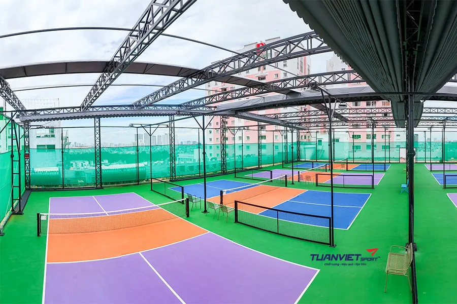Thi c&ocirc;ng s&acirc;n Pickleball tr&ecirc;n s&acirc;n thượng giải ph&aacute;p thể thao tối ưu cho nh&agrave; phố