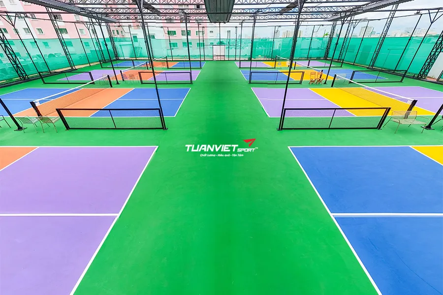 Thi c&ocirc;ng s&acirc;n Pickleball tr&ecirc;n s&acirc;n thượng giải ph&aacute;p thể thao tối ưu cho nh&agrave; phố