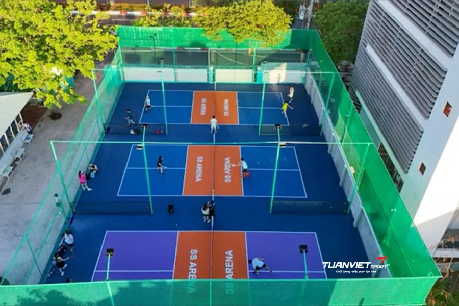 Thi c&ocirc;ng s&acirc;n Pickleball tr&ecirc;n s&acirc;n thượng giải ph&aacute;p thể thao tối ưu cho nh&agrave; phố