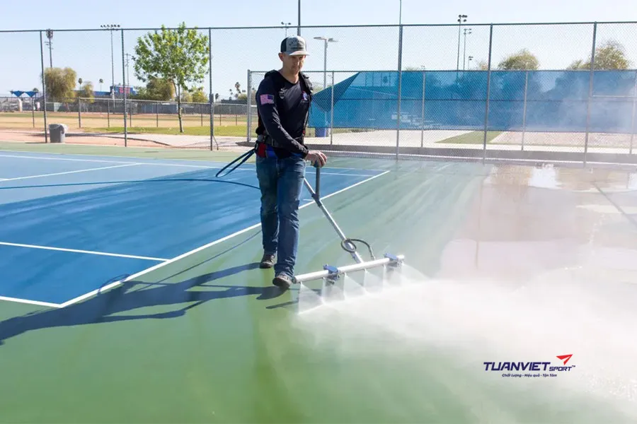 Hướng dẫn bảo tr&igrave;, bảo dưỡng s&acirc;n tennis đ&uacute;ng kỹ thuật