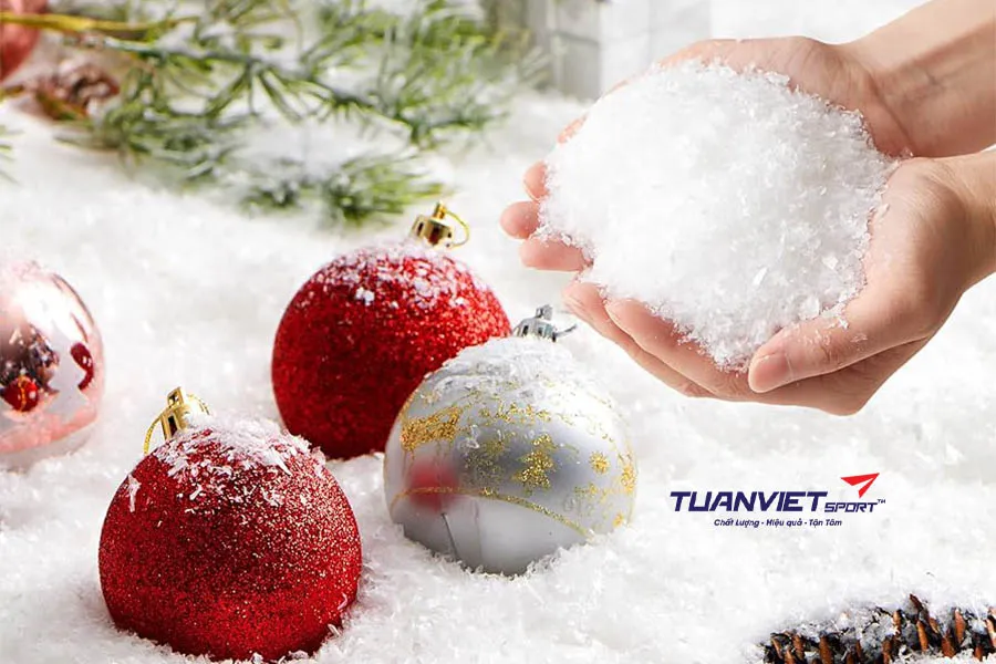 Biến sân cỏ nhân tạo thành không gian Giáng sinh rực rỡ chỉ trong vài bước