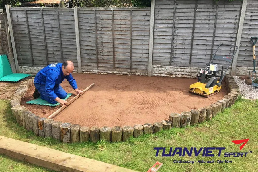 cac-buoc-de-thi-cong-tham-co-nhan-tao-san-vuon-ma-ban-can-biet-1