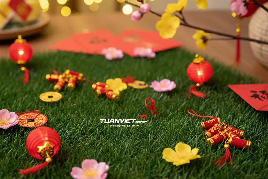 Cập nhật gi&aacute; cỏ nh&acirc;n tạo trang tr&iacute; Tết 2025 v&agrave; gợi &yacute; trang tr&iacute; thực tế