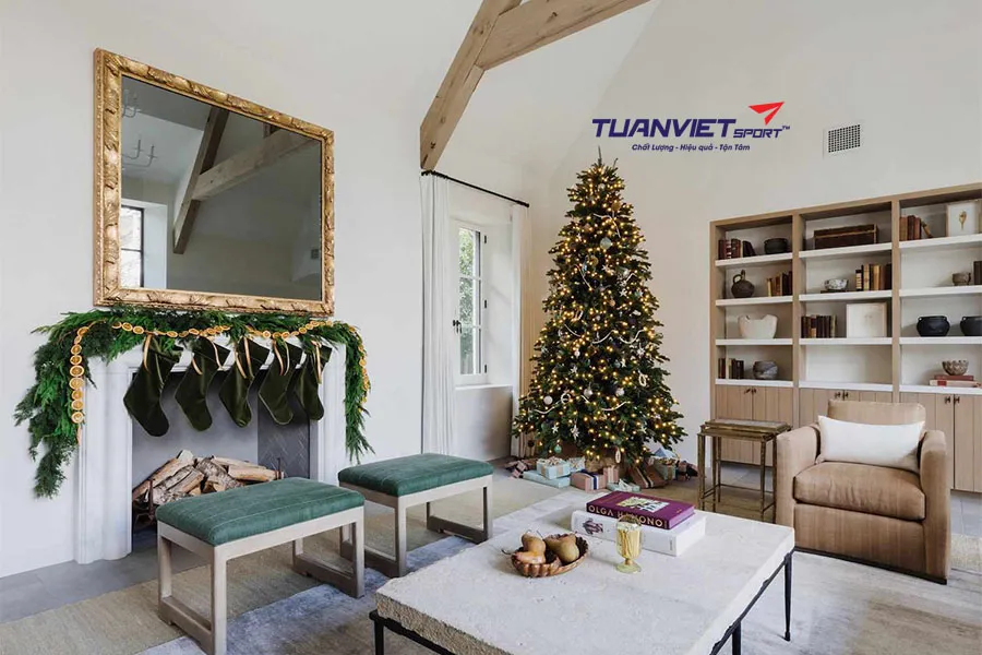 Gợi ý trang trí Giáng sinh bằng cỏ nhân tạo cho quán cà phê đẹp và tiết kiệm