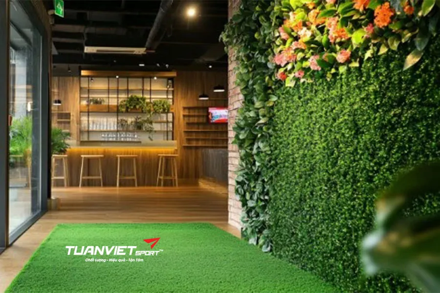 Gợi ý trang trí Giáng sinh bằng cỏ nhân tạo cho quán cà phê đẹp và tiết kiệm