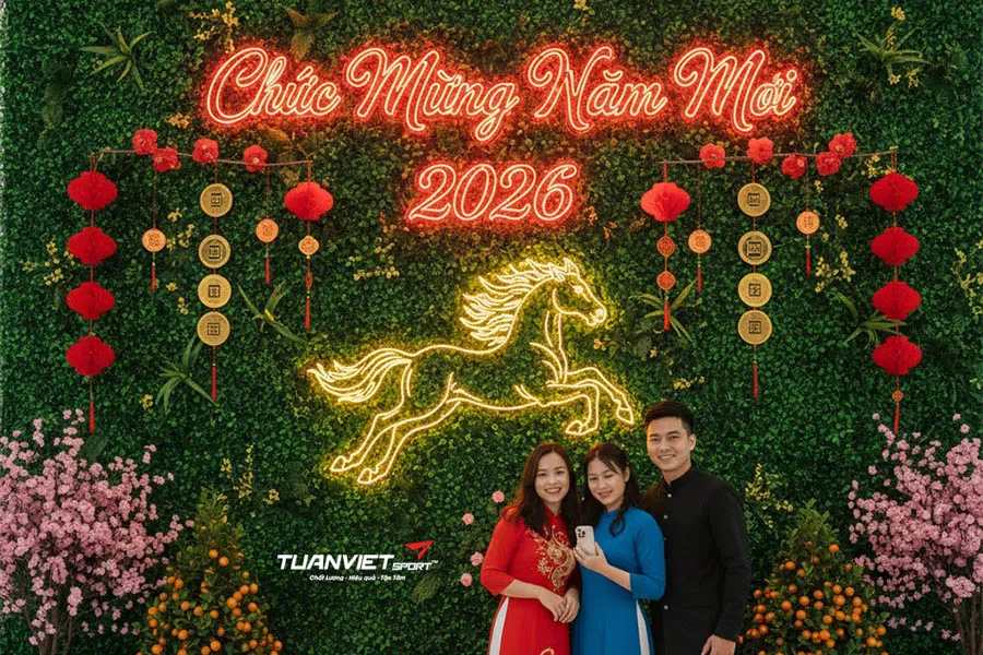 Gợi &yacute; trang tr&iacute; Tết 2026 bằng cỏ nh&acirc;n tạo theo phong c&aacute;ch cổ truyền v&agrave; hiện đại