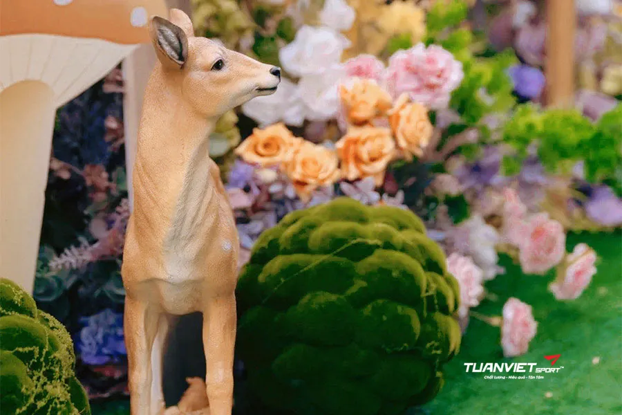 Gợi &yacute; trang tr&iacute; tiểu cảnh s&acirc;n vườn ng&agrave;y Tết bằng cỏ nh&acirc;n tạo đẹp, dễ l&agrave;m