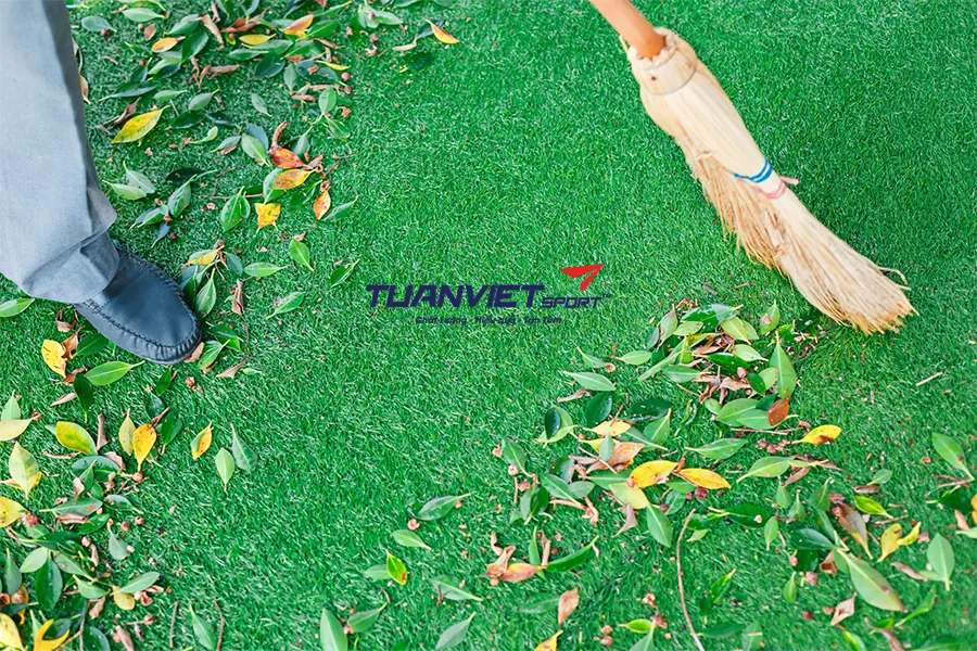 Mẹo giữ màu cỏ nhân tạo luôn tươi khi trưng bày dưới ánh đèn Noel