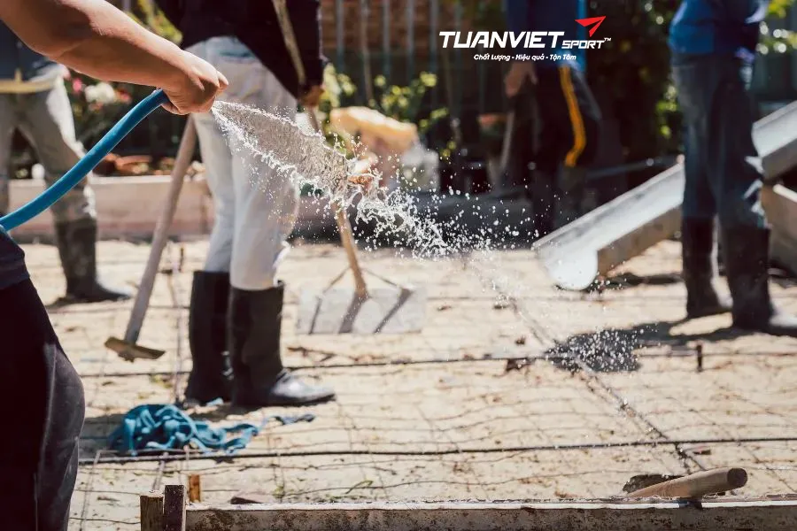 Quy trình thi công thảm cỏ nhân tạo sân vườn