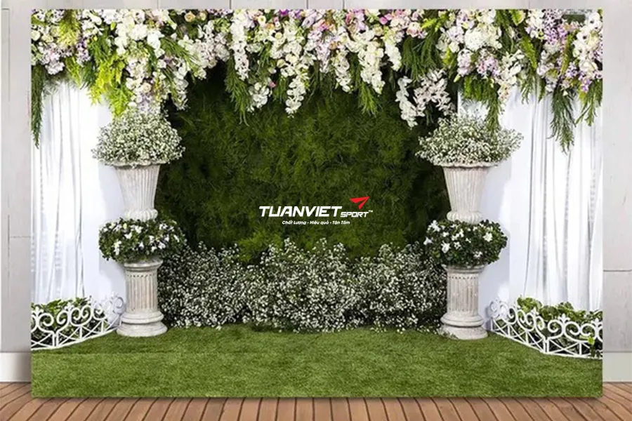 Tạo sân khấu hoặc backdrop Noel ấn tượng bằng cỏ nhân tạo cho sự kiện cuối năm