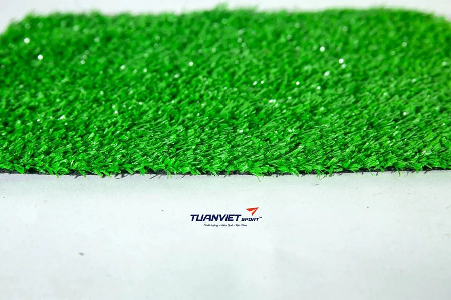 Trang tr&iacute; Tết ngo&agrave;i trời n&ecirc;n chọn cỏ nh&acirc;n tạo sợi thẳng 1cm, 2cm hay 3cm?