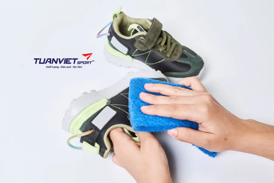 10 mẹo khử mùi hôi giày pickleball hiệu quả ngay tại nhà