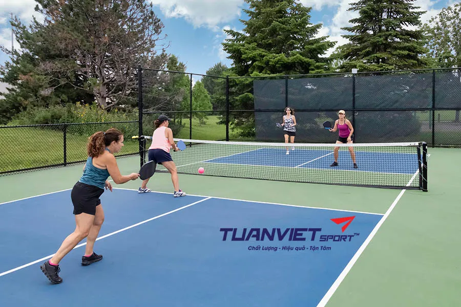 3 kỹ thuật trả giao bóng pickleball giúp bạn giữ thế chủ động