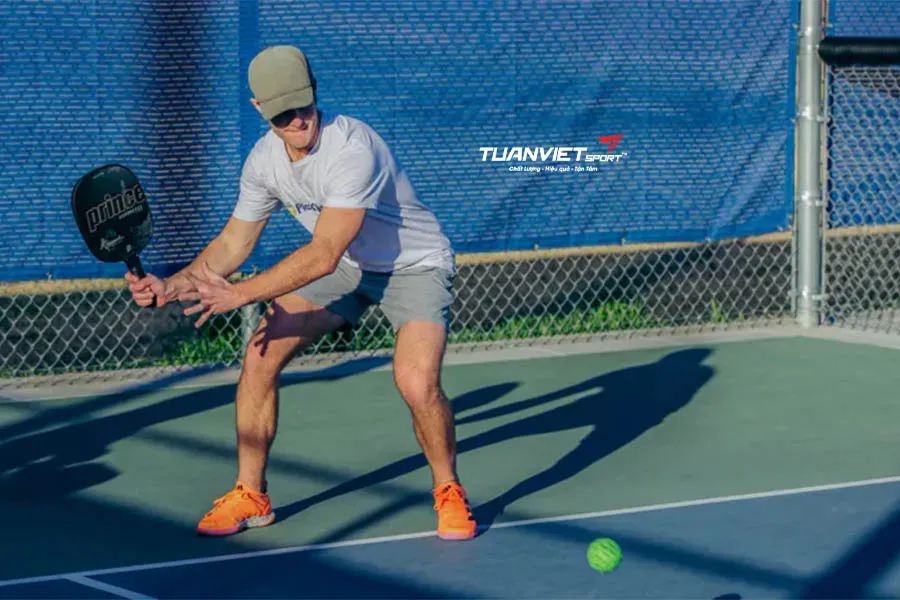 3 kỹ thuật trả giao bóng pickleball giúp bạn giữ thế chủ động