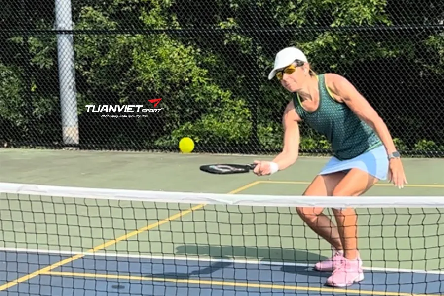 5 c&aacute;ch điều phối b&oacute;ng th&ocirc;ng minh bắt đối thủ li&ecirc;n tục chạy trong pickleball