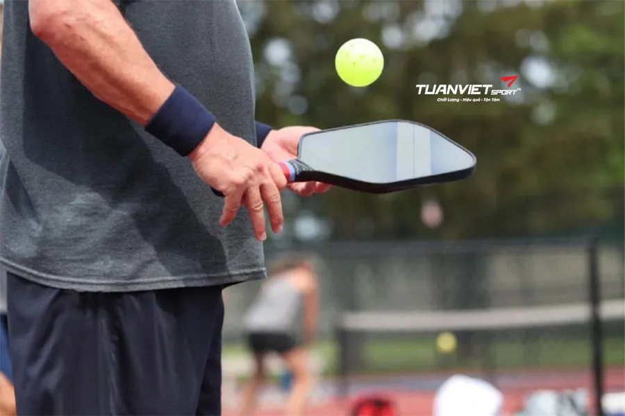 6 Sai Lầm Khiến Cú Volley Trong Pickleball Thất Bại Và Cách Khắc Phục
