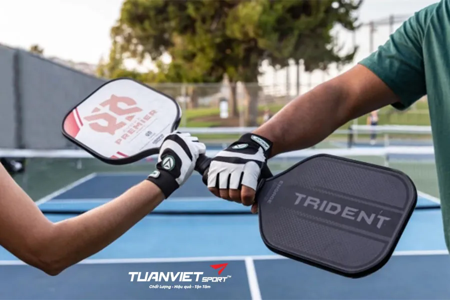 8 vật dụng cần thiết cho người chơi pickleball dễ ra mồ hôi