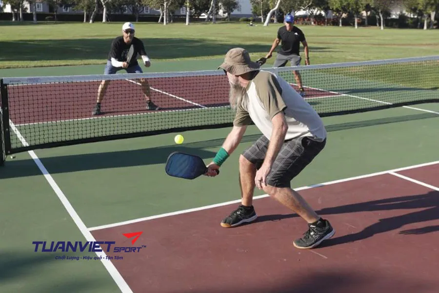 Bài tập luyện phản xạ đoán hướng bóng trong Pickleball giúp đọc tình huống tốt hơn