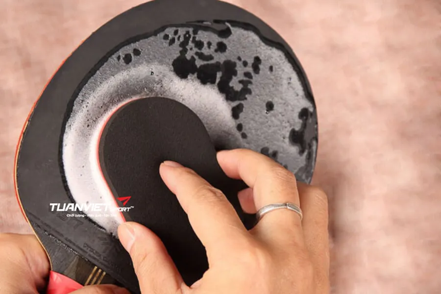 Bao lâu thì nên vệ sinh mặt vợt bóng bàn một lần